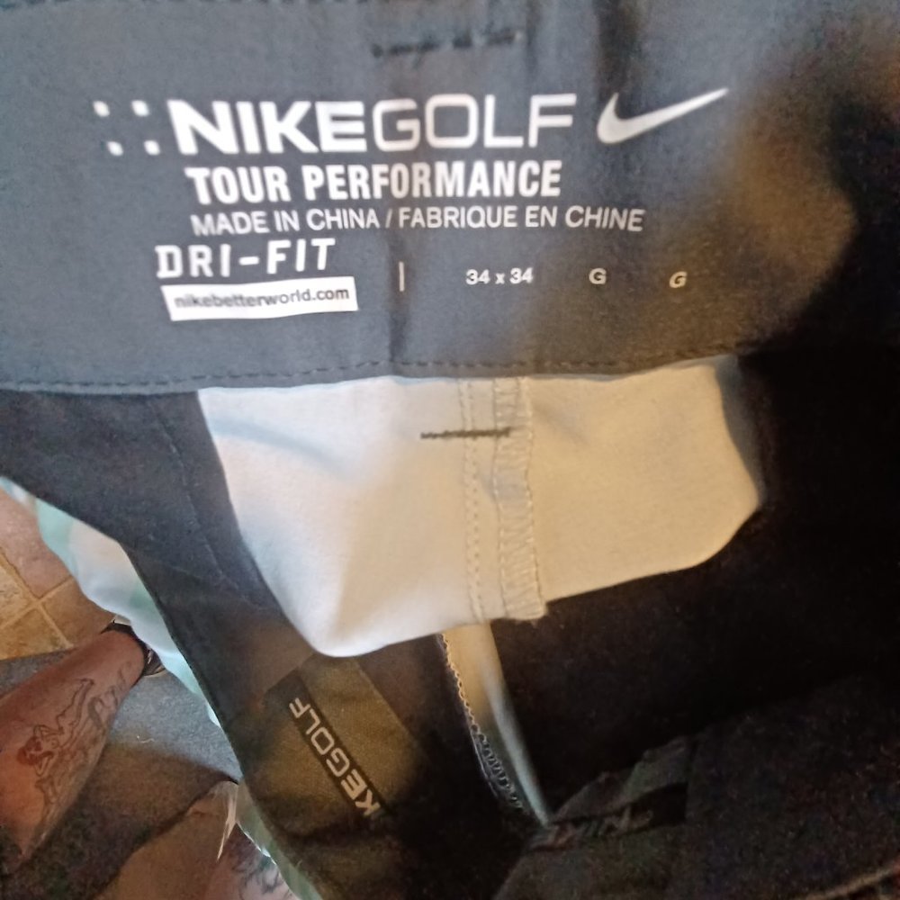 NWT Nike Golf Pants Size 34x34 Very Nice Cool and Comfortable Material
